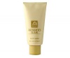 A shimmering gold gel that gently washes the body with fragrance. For shower or bath.