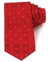 Crafted in luxurious silk with a reserved pattern for classic appeal, this plush tie makes a polished statement.