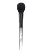 The perfect brush to highlight the top of the cheekbone and a perfect partner for shimmer powder. 