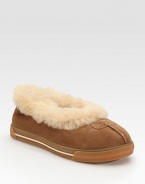 Cozy, soft suede style fully lined in genuine sheepskin.Platform, 1 (25mm) Front logo patch Suede upper Sheepskin lining Padded insole Rubber sole ImportedOUR FIT MODEL RECOMMENDS ordering one size up as this style runs small. 