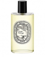 A spicy freshness to stir the senses evokes memories of the first Diptyque scent created in 1968. Italian green mandarin, grapefruit and petit grain with cloves, cinnamon bark, orange blossom and tonka bean. 3.4 oz. 