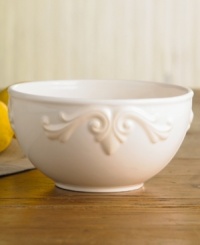 A handy and graceful addition to the Butler's Pantry dinnerware and dishes collection from Lenox, this All-Purpose Bowl serves up anything from cereal to salads or desserts.