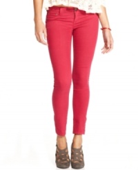 Dive into the season's color pool with Rewash's stretchy, five-pocket skinny jeans.