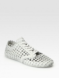 Sporty, modern lace-up design in woven leather.Leather liningPadded insoleRubber soleImported