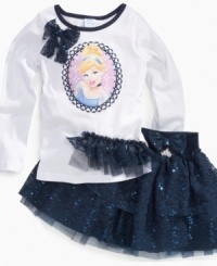 Satisfy the fanciful wish her heart makes with this sweetly detailed Cinderella shirt from Disney.