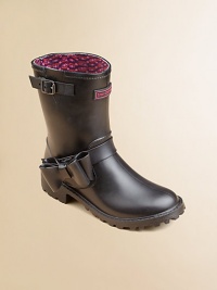 Her little feet will be safe from the elements in these adorable rubber boots with adjustable snaps and a standout bow.Pull-onRubber upperFabric liningRubber solePadded insoleImported