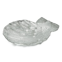 Celebrate the bounty of the oceans. Inspired by the contoured shape and textured surface of a shell, this generously sized bowl will make a fabulous display at your next event.