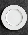 Express the best of taste at the table. Lustrous banded details add a crisp, clean finish to the white china accent plate.