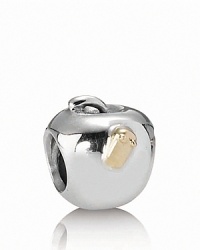 This shiny sterling silver apple is home to a 14K gold worm. Charm by PANDORA.