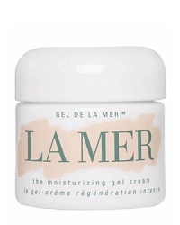 This high-tech, ultralight edition of the original Crème de la Mer instantly refreshes and hydrates the skin with a gel-like texture. At its heart is nutrient-rich Miracle Broth™. Exclusive Lime Tea, a powerful antioxidant, is also utilized in its original concentration to repair skin. Sea kelp, a natural humectant, moisturizes and gives skin an airlight feel.2 oz.