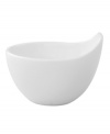 Give coffee and tea an air of modern grace with this sleek sugar bowl. A whimsical shape in white fine china offers endless appeal alongside other pieces from the Urban Nature collection by Villeroy & Boch.