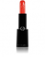 Premiering a cutting edge color formulation process: the Color Shine Moisture Polymer, a revolutionary component able to retain twice its volume of water, enhance color luminosity while locking in hydration on the lip surface for over 8 hours. The result is a lipstick with a creamy texture, feather light and translucent, that is as hydrating as a balm. The brilliant bold color is wearable and chic. 