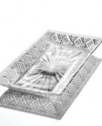 The sparkling sophistication of yesteryear makes a chic comeback with this elegant tray, featuring the intricate starburst pattern of Godinger's popular Dublin crystal serveware collection.