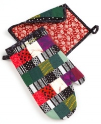 Get crafty in the kitchen with pot holders and oven mitts quilted by Haiti's dedicated artisans. Perky floral and dot patterns keep you cool even when everything else is boiling over.