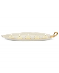 Fresh pick. A serene centerpiece, the Eternal Leaf candle holder from Lenox captures the intricacies of flora in fine ivory porcelain with polished gold trim.