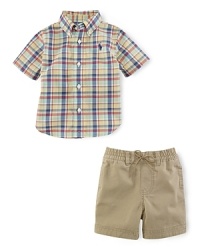 With a plaid short-sleeved woven cotton shirt and a drawstring twill chino short, this warm-weather set embodies classic prep style.