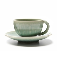 Whether you fancy earl gray, jasmine or peppermint, this softly toned cup & saucer bring elegance to tea time.