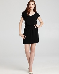 Destined to be your every-season go-to, this James Perse dress makes looking chic easy.