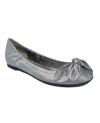 Life is good, and you'll look great in CL by Laundry's aptly named Great Life ballet flats! Made in shimmery silk fabric with a pretty bow embellishment on the vamp, they'll add style to even your most laid-back look. (Clearance)