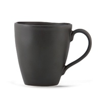 Featuring an organic shape and a matte glaze finish, this mug is thoroughly modern and imparts natural sophistication.