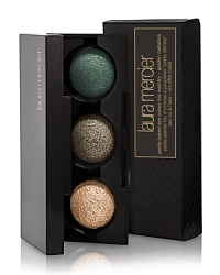 Dress up your holiday look this season with Laura Mercier's Petite Baked Eye Color Trio – Wet/Dry. Featuring three Baked Eye Colors in a range of shimmering shades, this petite and portable palette is the perfect way to take your look from day to night. For an even wash of color, apply dry, or for more vibrant shimmer, simply dampen the brush with water and apply wet.