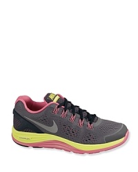 Built with full-length Flywire that hugs the foot, the Nike LunarGlide running shoe provides stability and a comfortable fit throughout their run. Best for mild to moderate overpronators.