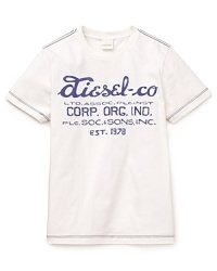 Stylized logo script and a double topstich trim bring cool vintage style to your little guy.