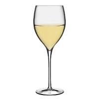 The Magnifico stemware pattern has a graceful bowl and elongated stem. An everyday glassware variety but with the style and finesse of true crystal. Made with Luigi Bormioli's SON.hyx technology.