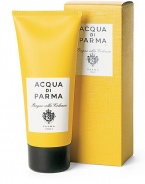 Luxurious formula leaves hair cleansed and lightly scented with the spicy notes of Colonia. 5 oz. 