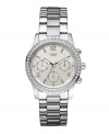 With an elegant design and sparkling accents, this gorgeous GUESS watch sets an icy example of impeccable taste.