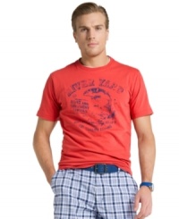 Take the bait. Comfort and cool style make this vintage-feel graphic t-shirt from Izod the perfect catch.