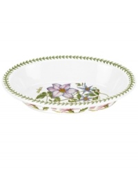 More than pretty, this oval baker transitions brilliantly from oven to table and has everything you love – colorful blooms, triple-leaf accents – about Portmeirion's Botanic Garden dinnerware.