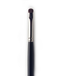 Laura Mercier Smudge Brush is created for adding depth close to the lash line and in the corner of the eye. This long handled brush has short bristles that form a rounded tip, and contains a natural mix of pony and blue squirrel hair.