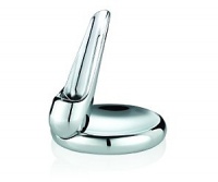 Fusion Chrome Collection combines advanced Gillette technologies with The Art of Shaving quality and craftsmanship to achieve the ultimate shaving experience. Fusion Chrome Collection SHAVING STAND for RAZOR is handcrafted in polished chrome, sleek and contemporary. Designed to display the Fusion Chrome Razor or Power Razor with elegance, while efficiently draining water away and maintaining the handle properly between each use. Items sold separately.