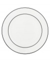 Leave it to kate spade to improve upon the classic sophistication of black and white. Dinner plates with a concentric pattern featuring the timeless pairing lend your tabletop easy elegance.