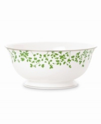 An instant classic from kate spade, this Gardner Street Green serving bowl exudes contemporary elegance. Green stems of foliage flourish on fine white bone china, creating a stylized two-tone floral motif to freshen up your table.