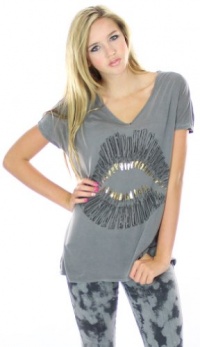 Lauren Moshi April Bullet Lips Oversized V Neck Tee in Pebble-S