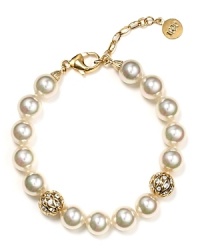 This Majorica pearl bracelet is decorated with sparkling gold-tone ball stations. For a special occasion, make this the finishing touch to accent your ensemble.