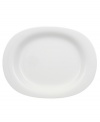 Fresh modern. Sheer white china in oval form inspires simply harmonious dining. A soft fluidity and radiant glaze give this serving dish quiet elegance and lasting appeal. From Villeroy & Boch's collection of serveware and serving dishes.