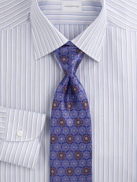 An elegant medallion design crafted in superior silk. Silk Dry clean Made in Italy 