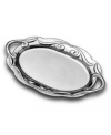 Make every dish look effortlessly graceful with this beautiful handled serving tray from Wilton Armetale. A rich, antique-inspired scroll pattern dances freely along the scalloped borders of this large, handy piece. Non-toxic metal keeps hot foods hotter and cold foods colder.