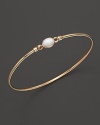 A single white agate stone is set in gleaming 18K rose gold on this stunning Di MODOLO bracelet.