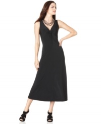 Create a look of easy-going chic in Ellen Tracy's day-to-night maxi dress. A front knot design adds an interesting twist.