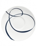 Vera Wang combines her passions for skating and design in the everyday fine Glisse tea saucer. An indigo-blue ribbon follows the path of a twirling figure skater, sweeping across smooth, snow-white bone china with modern grace.