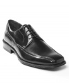 Men's dress shoes that mean business. Punctuate your 9-to-5 attire with a classic leather oxford from Via Europa.