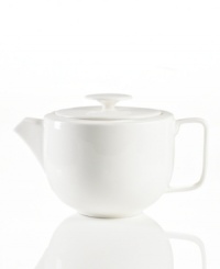 Set 5-star standards for your table with the sleek Bone China teapot from Hotel Collection. Balancing a delicate look and exceptional durability, this translucent serveware is designed to cater virtually any occasion.