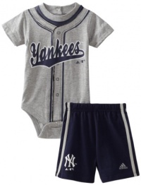 MLB Infant New York Yankees Jersey Short Set (Heather Grey, 18mos)