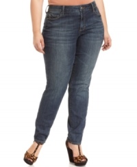 Pair all your favorite tops with DKNY Jeans' plus size skinny jeans, finished by a medium wash.