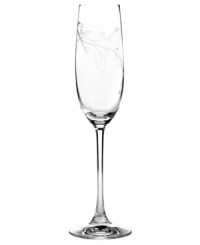 A blossom-flecked branch on this champagne flute adds warm charm to this chic, break-resistant wine glass. This collection of toasting flutes from Lenox is perfect for everyday use, and for coordinating with Lenox Simply Fine Chirp dinnerware.