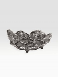 Inspired by the intricacies of natural forms, this graceful collection is richly detailed in cast metal with a blackened finish. From the Black Orchid CollectionBlackened nickel-plate4¾L X 4WHand washImported